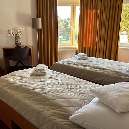 Hotel Evan U Hoffera Topolcany Ngoại thất bức ảnh
