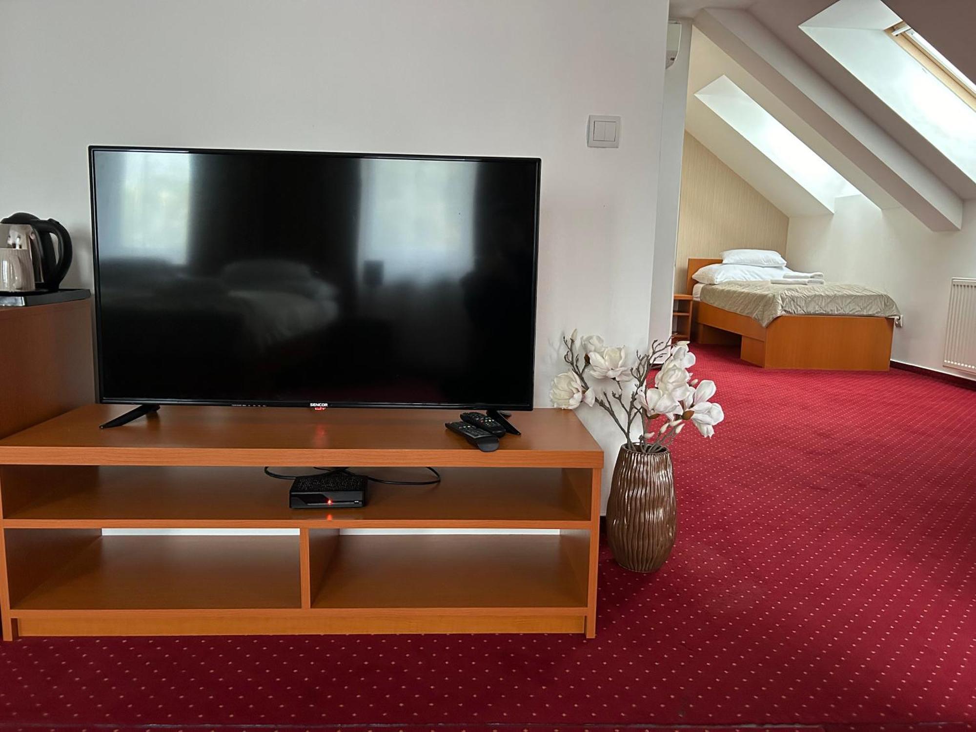 Hotel Evan U Hoffera Topolcany Ngoại thất bức ảnh