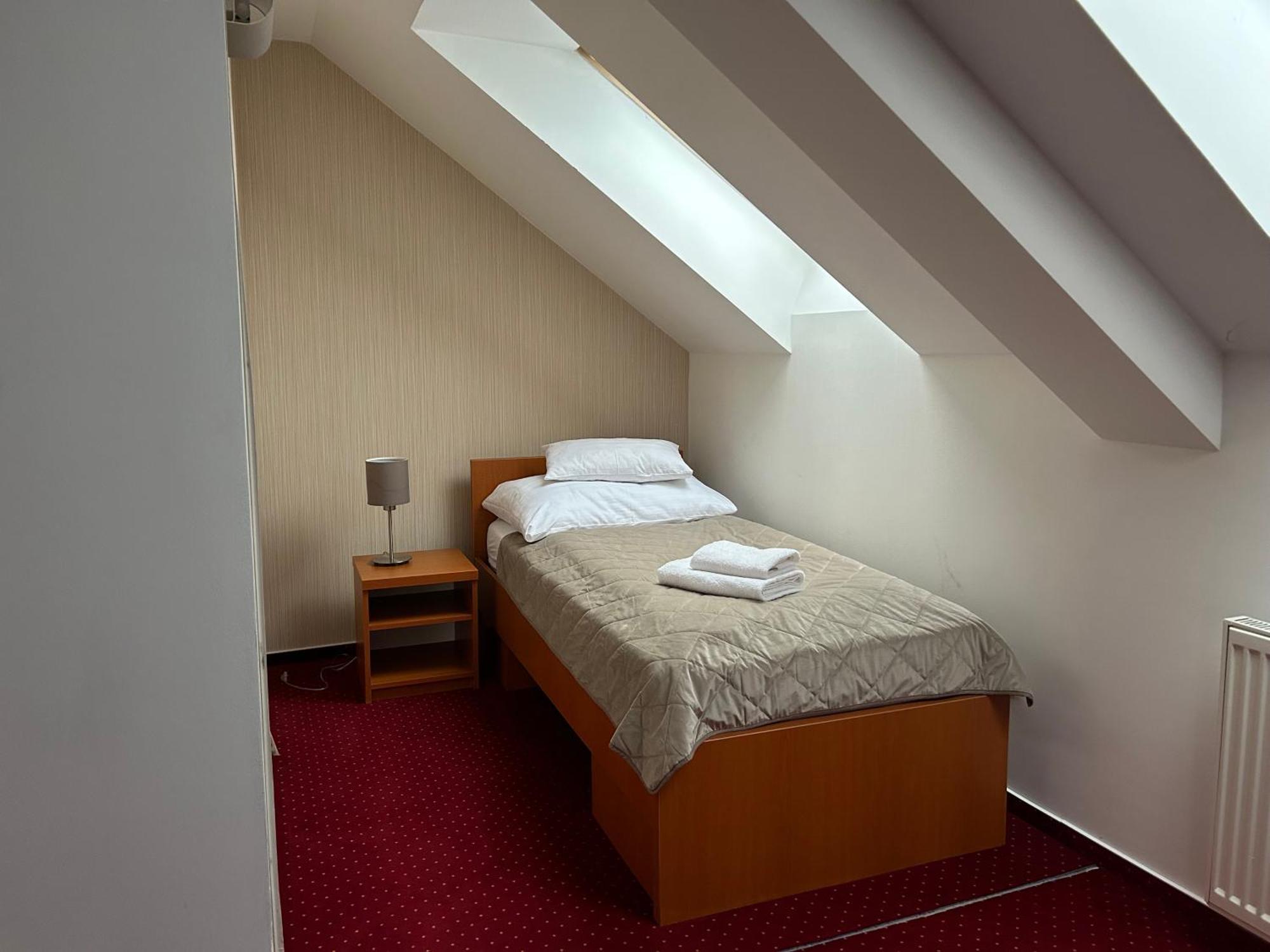 Hotel Evan U Hoffera Topolcany Ngoại thất bức ảnh