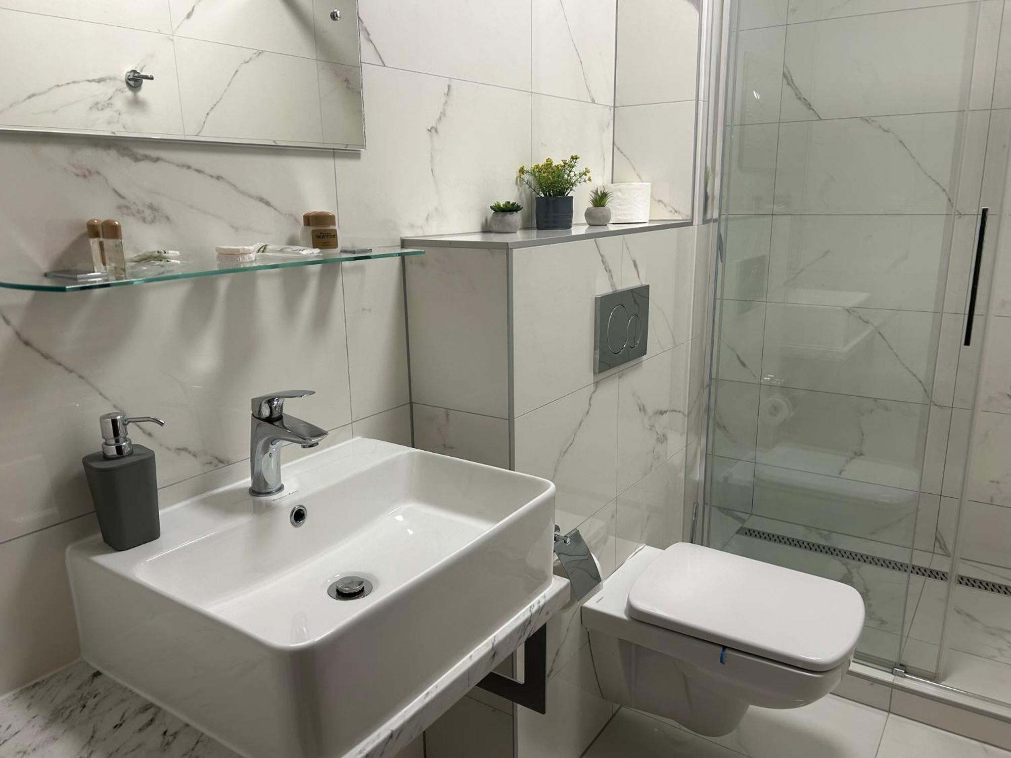 Hotel Evan U Hoffera Topolcany Ngoại thất bức ảnh