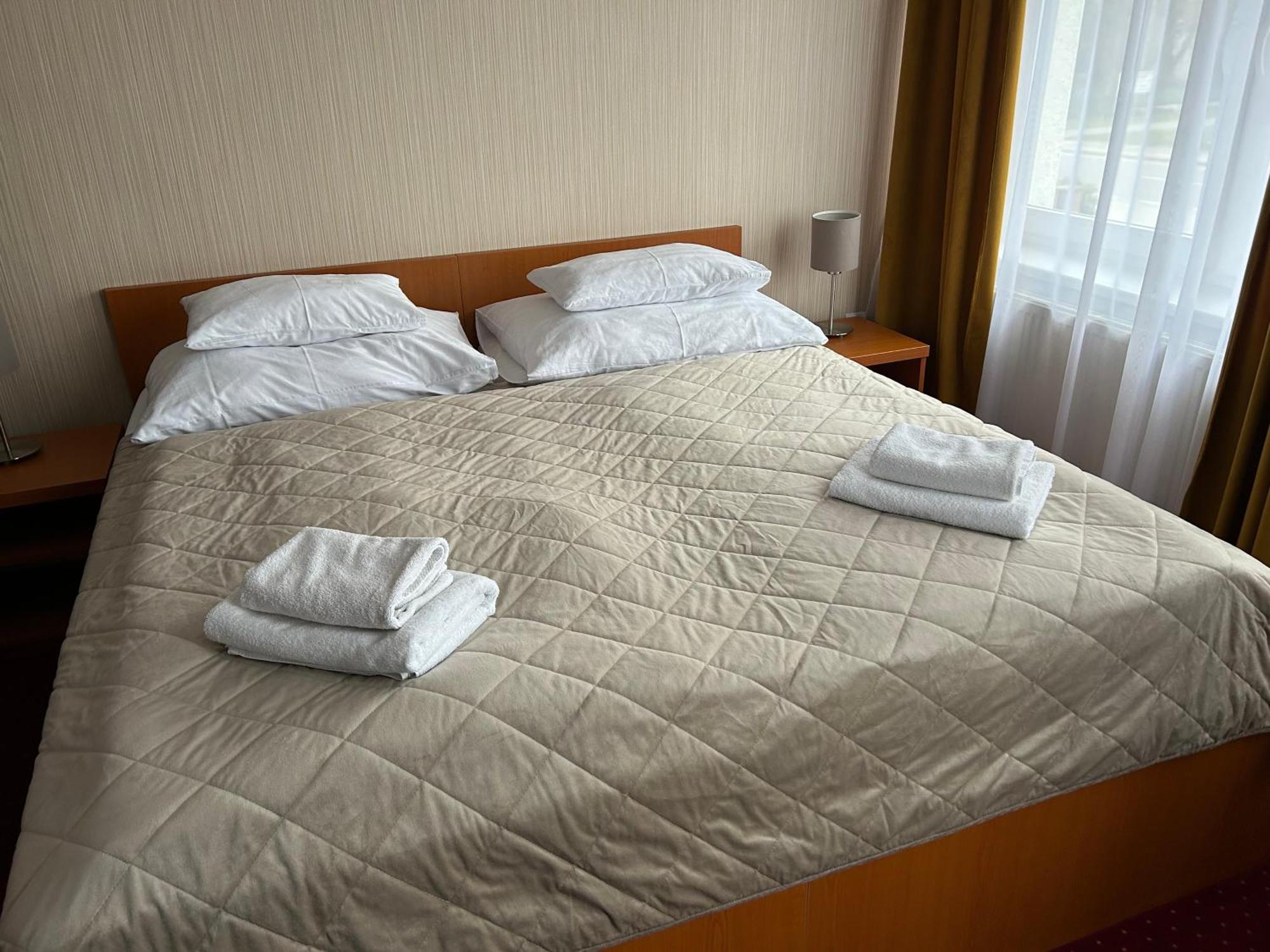 Hotel Evan U Hoffera Topolcany Ngoại thất bức ảnh