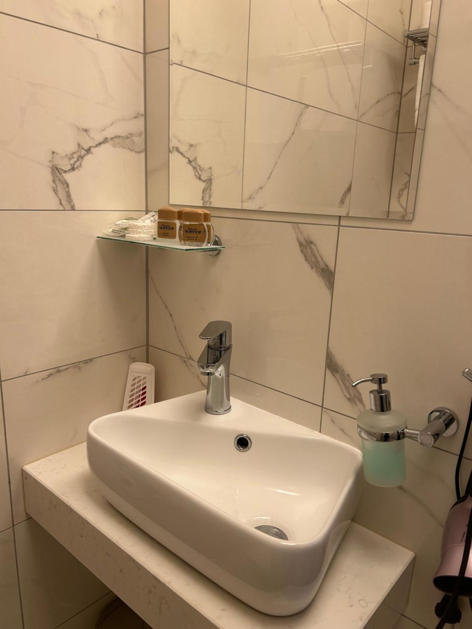 Hotel Evan U Hoffera Topolcany Ngoại thất bức ảnh