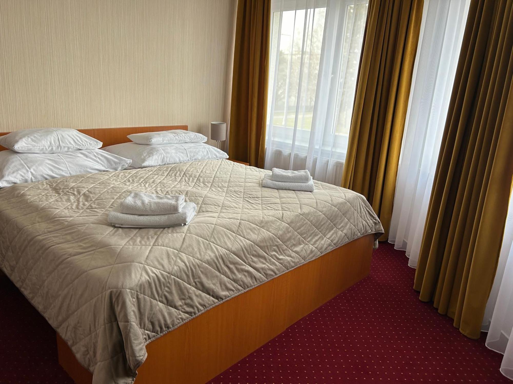 Hotel Evan U Hoffera Topolcany Ngoại thất bức ảnh