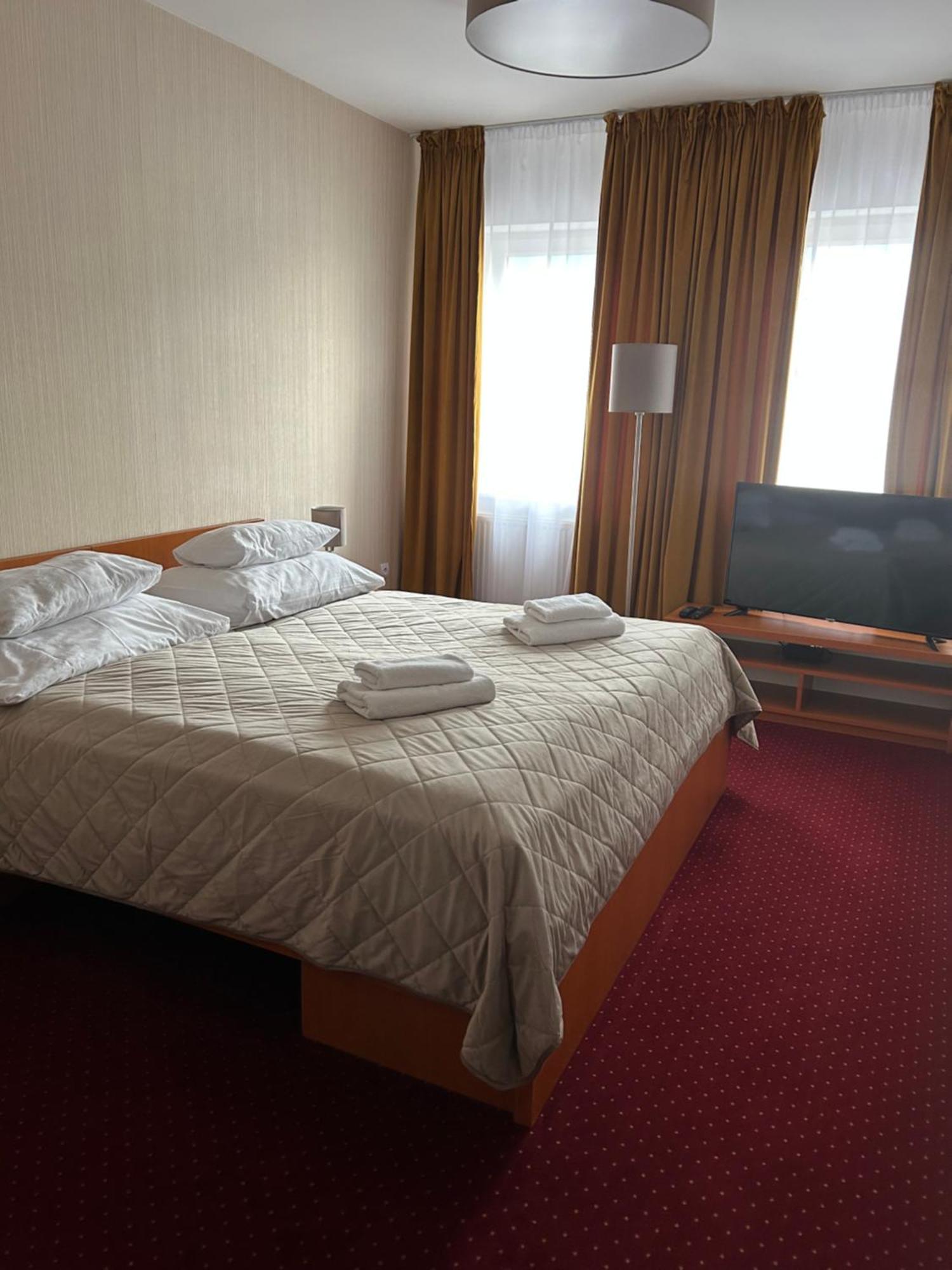 Hotel Evan U Hoffera Topolcany Ngoại thất bức ảnh